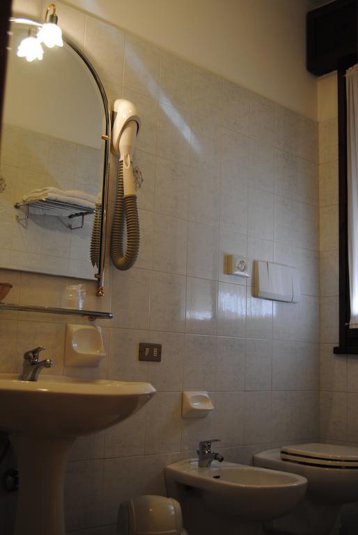 Hotel La Fenice Formigine Værelse billede