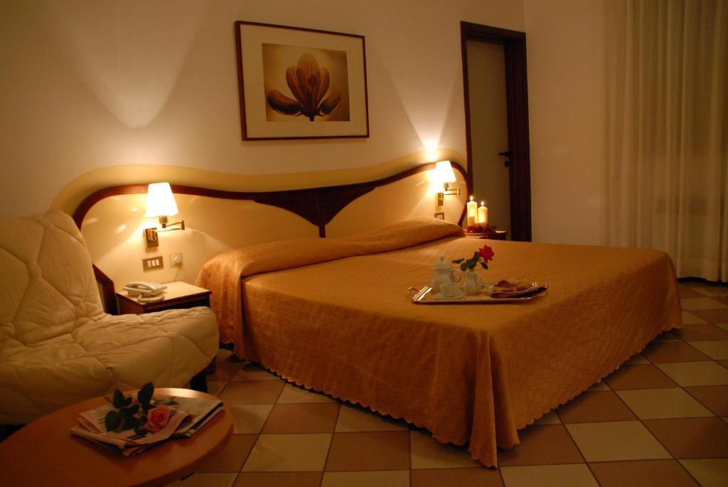 Hotel La Fenice Formigine Værelse billede